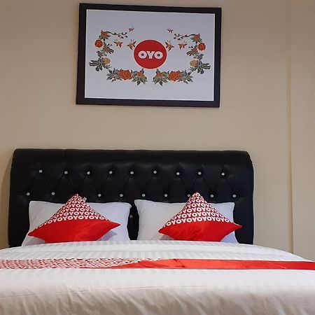 Oyo 1053 Angelyn Home Stay Медан Экстерьер фото