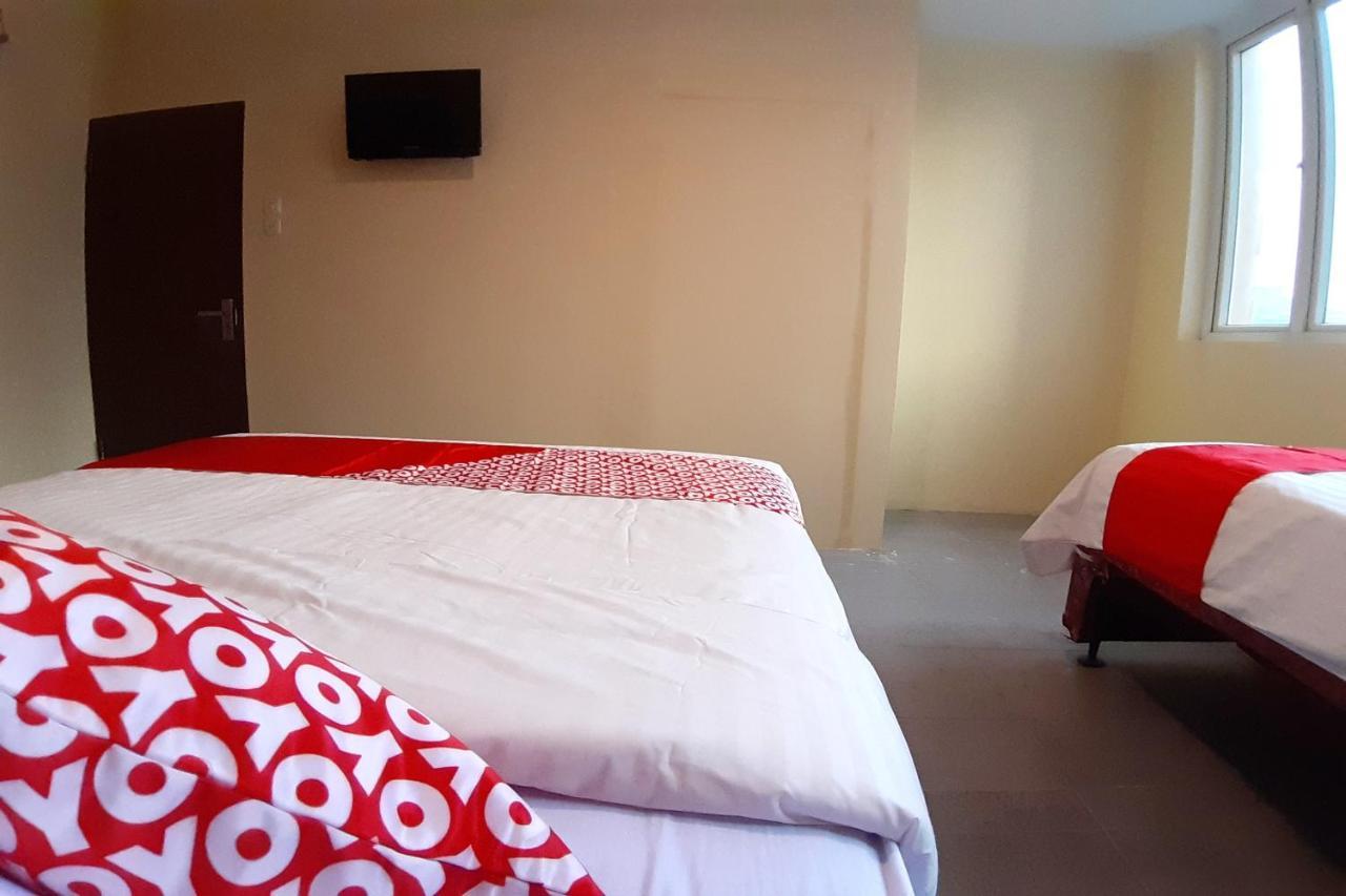Oyo 1053 Angelyn Home Stay Медан Экстерьер фото
