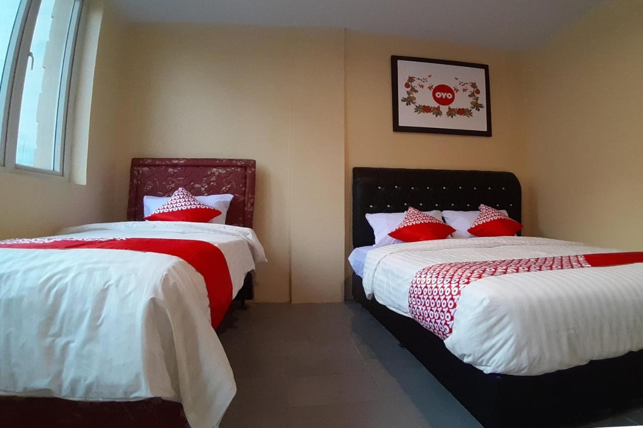 Oyo 1053 Angelyn Home Stay Медан Экстерьер фото