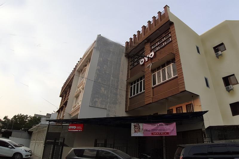 Oyo 1053 Angelyn Home Stay Медан Экстерьер фото